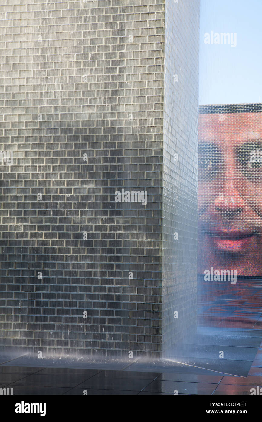 CHICAGO - Juli 12: The Jaume Plensa Crown Fountain am 12. Juli 2013 im Millennium Park, Chicago. Stockfoto