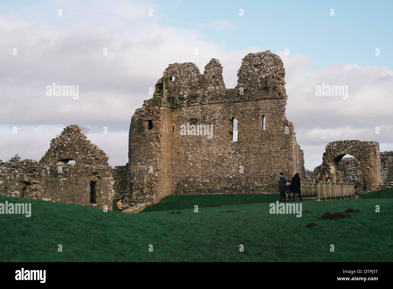 Blick auf Ogmore Burg von Ogmore-by-Sea, SOUTH Wales, Australia Stockfoto