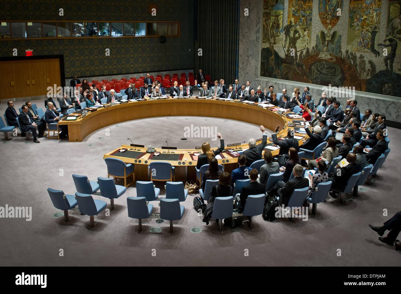 New York, USA. 22. Februar 2014. Der UN-Sicherheitsrat stimmt über den Entwurf einer Entschließung zur Lage in Syrien, im UN-Hauptquartier in New York, am 22. Februar 2014.The UN-Sicherheitsrat am Samstag einstimmig eine Entschließung fordert eine sofortige und ungehinderten Zugang für humanitäre Hilfe im Krieg-heftig gezerrissenes Syrien, wo bewaffneten Konflikten seit fast drei Jahren geschehen ist. (Xinhua/Niu Xiaolei/Alamy Live News) Stockfoto