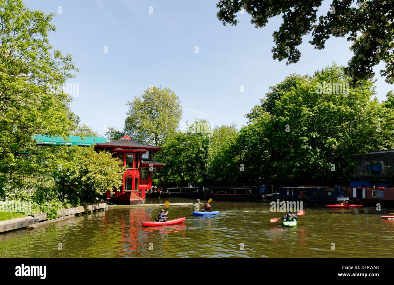 Kanuten auf Regents Canal London Stockfoto