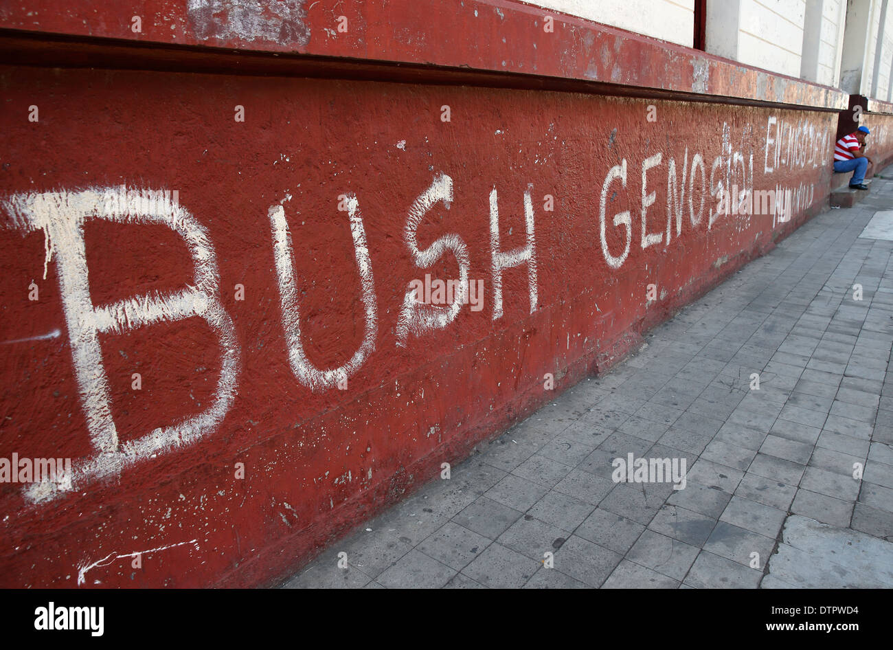 Graffiti, denunzieren Bush außerhalb des Museums der Revolution, Leon Nicaragua Stockfoto