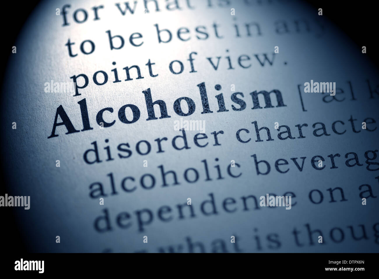 Gefälschte Wörterbuch, Wörterbuch-Definition des Wortes Alkoholismus. Stockfoto