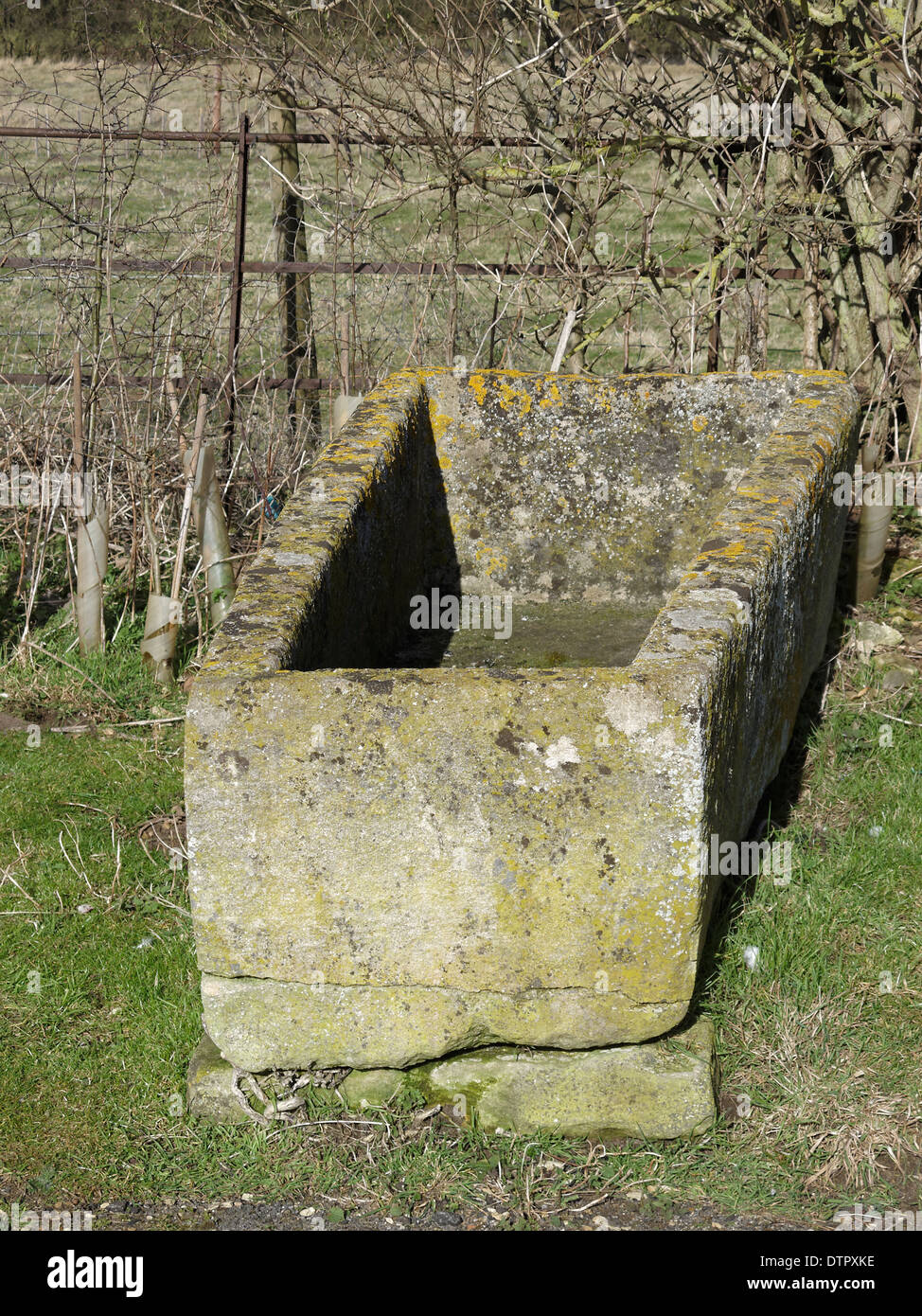 Eine römische Steinsarg auf Ancaster Friedhof, Lincolnshire, England. Stockfoto