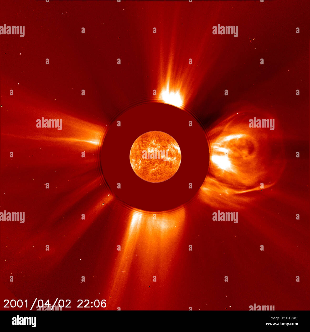 Die Sonne löste die größte Sonneneruption, die jemals aufgezeichnet, wie Solar- und Heliospheric Observatory (SOHO) Satelliten beobachtet. Stockfoto