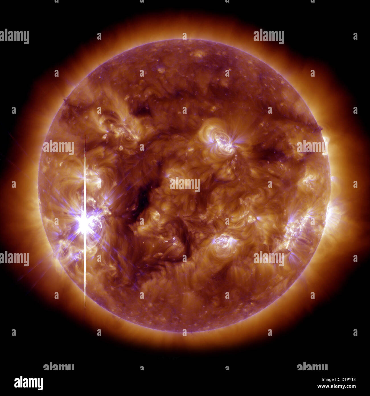 Am 5. November 2013 erhellt die Sonne als ein X-Class Solar Flare aus eine große, aktive Sonnenflecken platzte. Es war das größte Stockfoto