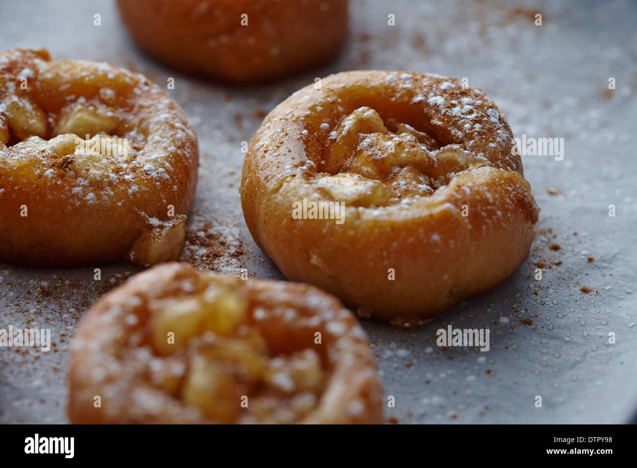 Mini pastry -Fotos und -Bildmaterial in hoher Auflösung – Alamy Mini pastry -Fotos und -Bildmaterial in hoher Auflösung – Alamy