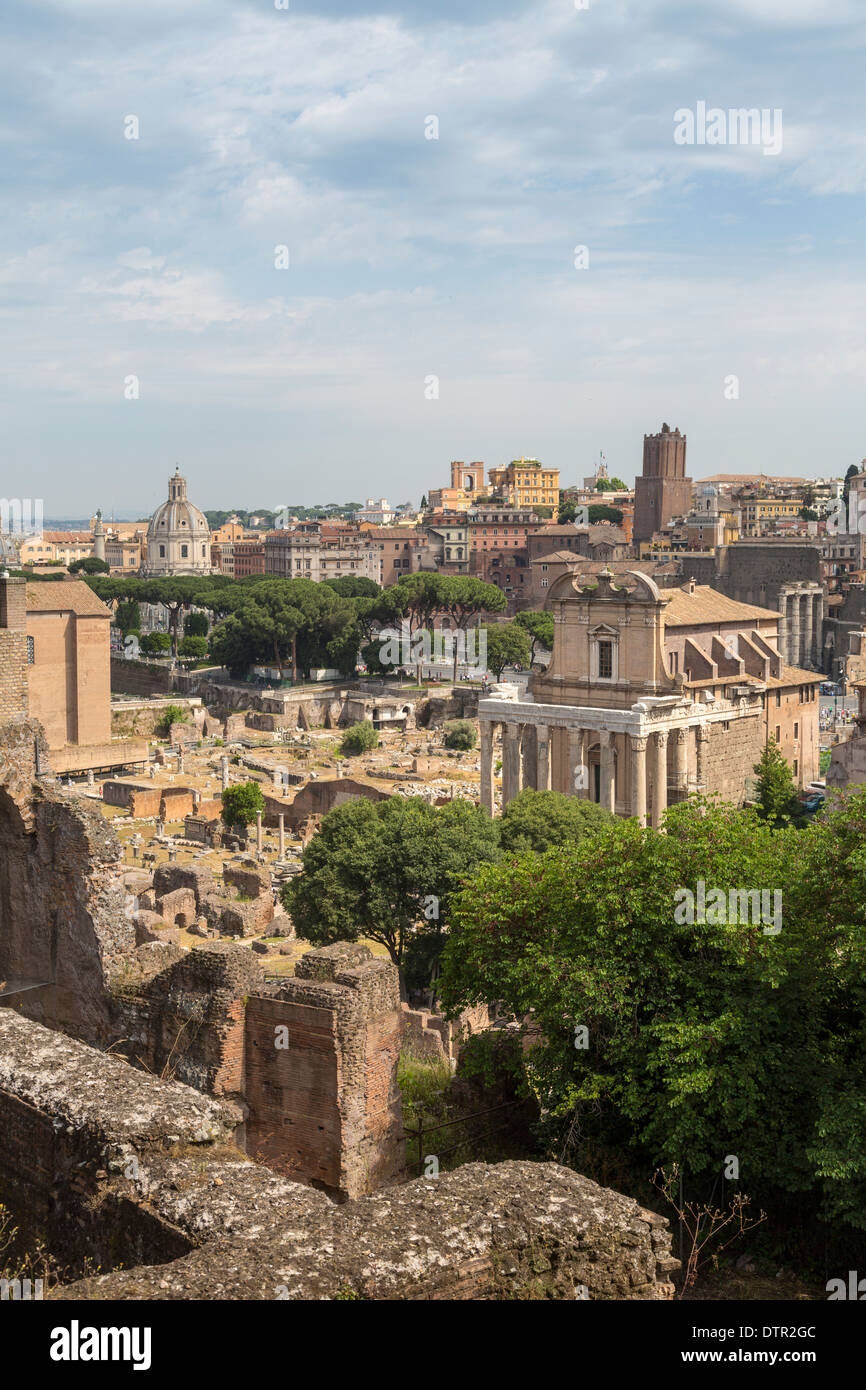 Italien, Rom: Blick auf das römische Forum aus dem Palatin Stockfoto