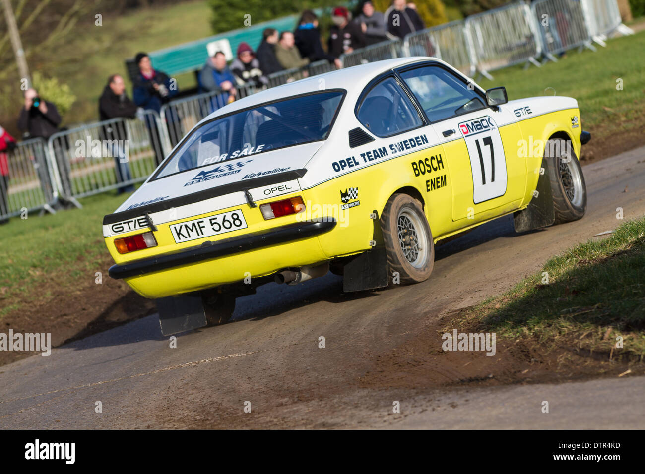 Stoneleigh Park, Coventry, UK. 22. Februar 2014. Rennen Live-Retro Rallye Phasen im Stoneleigh Park mit klassischen B Klasse Rallye-Autos von Audi, Ford, Ferrari, MG und verschiedener Hersteller Credit: Steven Reh/Alamy Live News Stockfoto