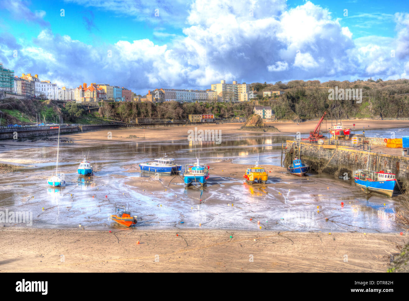 Tenby Pembrokeshire Wales Walisisch Altstadt auf Westseite der Carmarthen Bay wie Gemälde in HDR Stockfoto