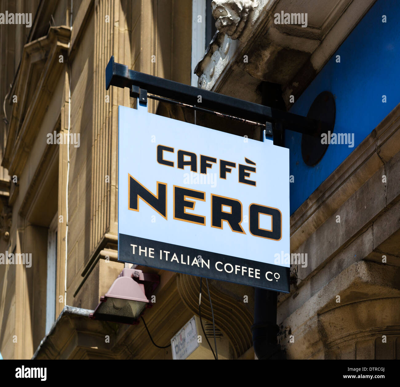 Caffe Nero in der Stadtzentrum, Huddersfield, West Yorkshire, England, UK Stockfoto