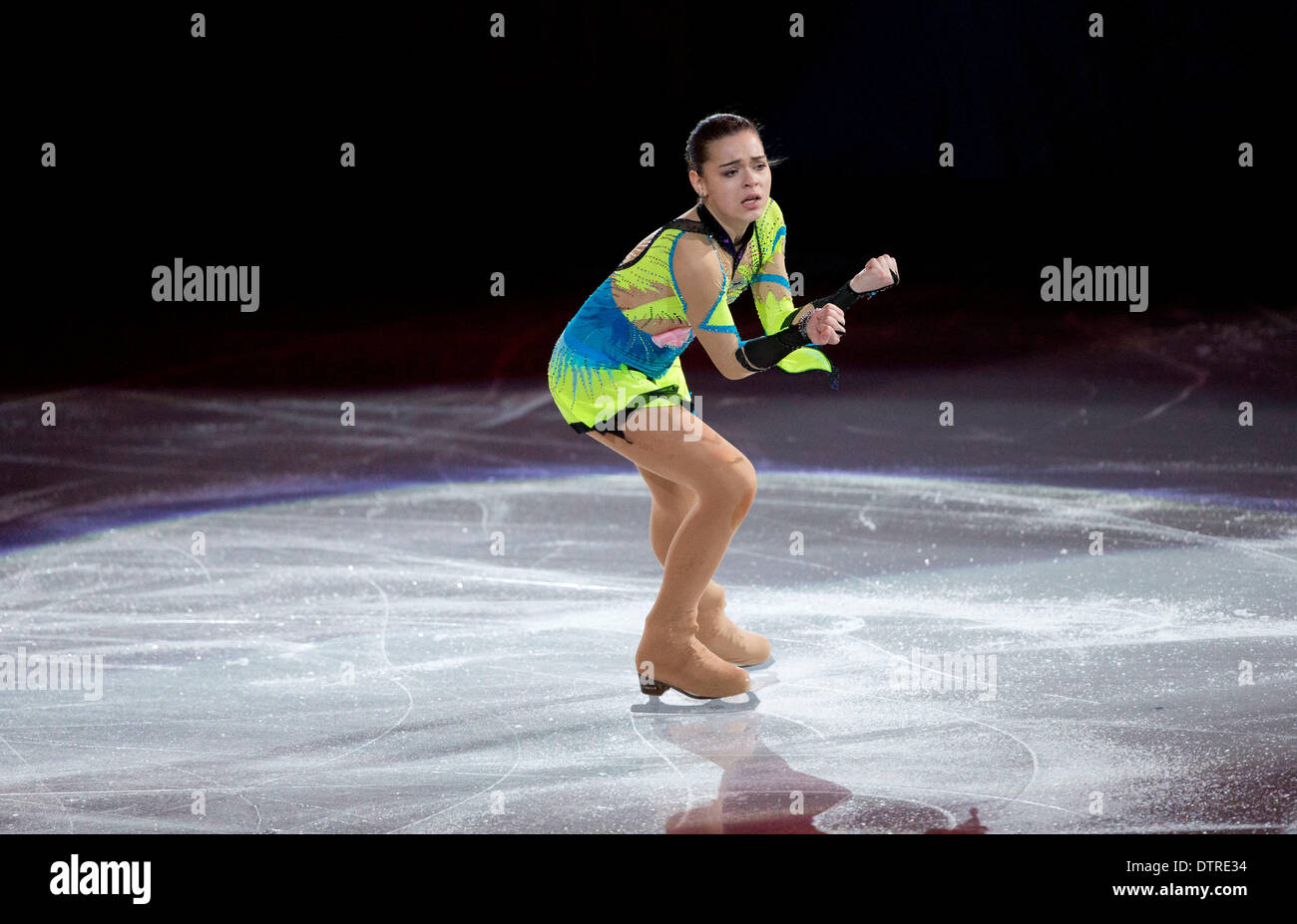 Sotschi, Russland. 22. Februar 2014. Adelina Stonikova Russlands durchführen, um '' Obilivion Tango von Astor Piazzolla'' auf der Ice Skating Gala im Eisberg Skating Palace während der Sotschi 2014 Winter Olympischen in Sotschi, Russland. © Paul Kitagaki Jr./ZUMAPRESS.com/Alamy Live-Nachrichten Stockfoto