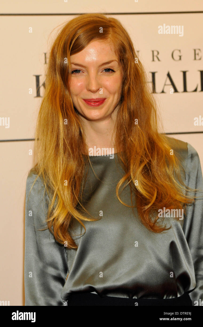 Schauspielerin Pheline Roggan bei der Vernissage von Feuerbach sinnt Lagerfeld Modelle in der Hamburger Kunsthalle über Samstag, 22. Februar 2014 Stockfoto