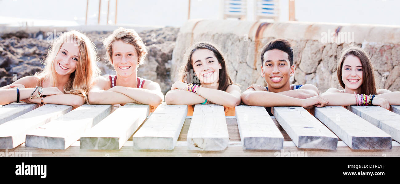 Multi rassische Studenten im Urlaub Stockfoto
