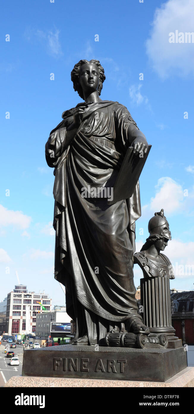 Statue, die "Fine Art", Holborn Viaduct Straße Brücke, London, England, UK Stockfoto