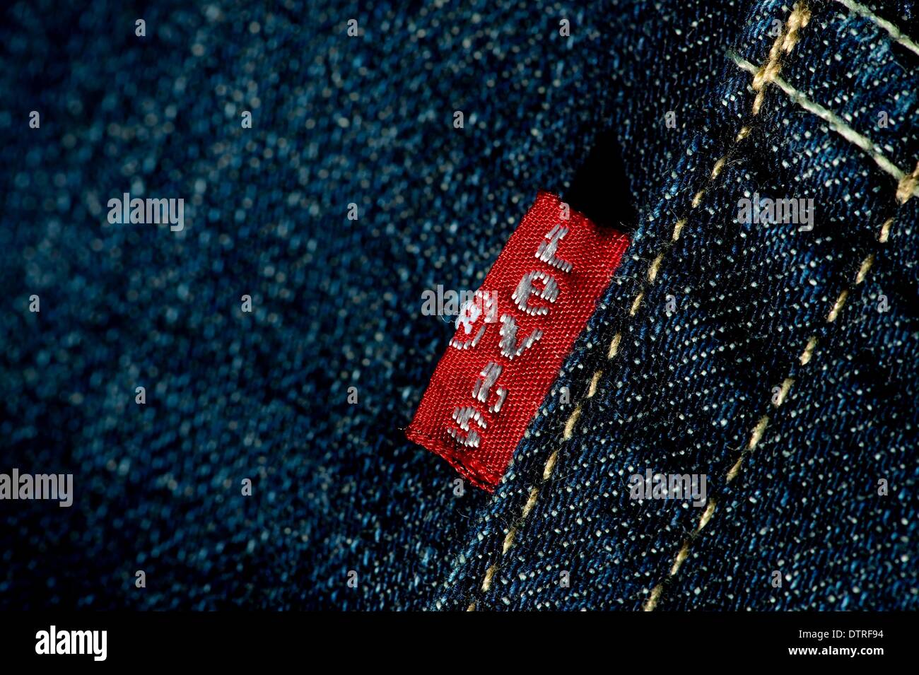 Ein Etikett lesen "Levis" auf ein paar Jeans von Levi Strauss & Co in  München, 23. Februar 2014. Foto: Sven Hoppe Stockfotografie - Alamy