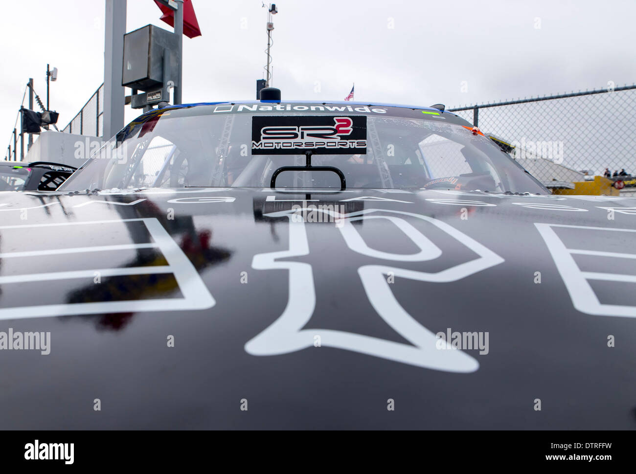 22. Februar 2014 - Daytona Beach, FL, USA - Daytona Beach, FL - 22. Februar 2014: Jason White (00) nimmt den Titel für die DRIVE4COPD-300 auf dem Daytona International Speedway in Daytona Beach, FL. Stockfoto