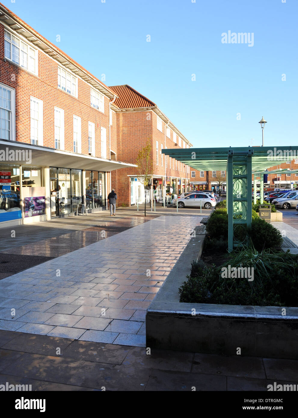 Welwyn Garden City Stadtzentrum mit der Fußgängerzone. Stockfoto