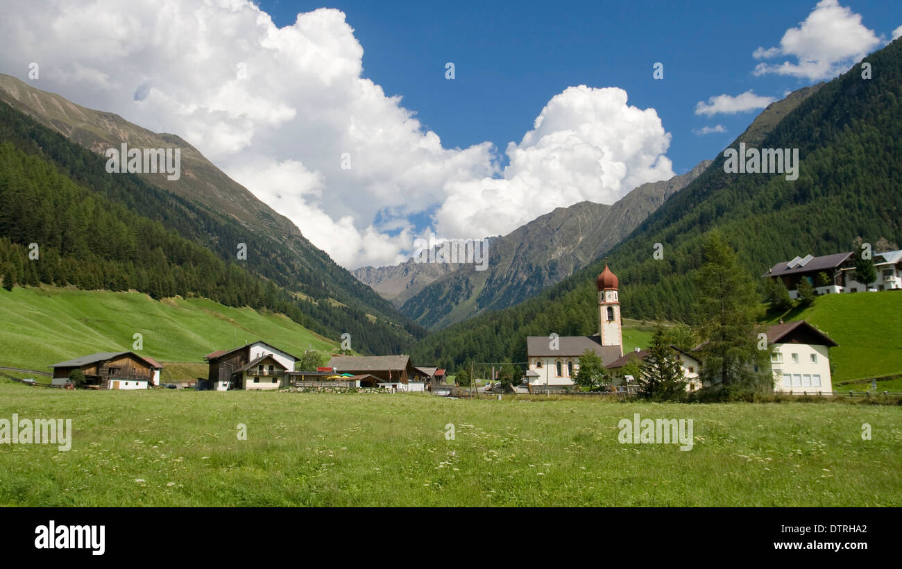 Malerische Tiroler Dorf Niederthai im Sommer, Österreich. Stockfoto
