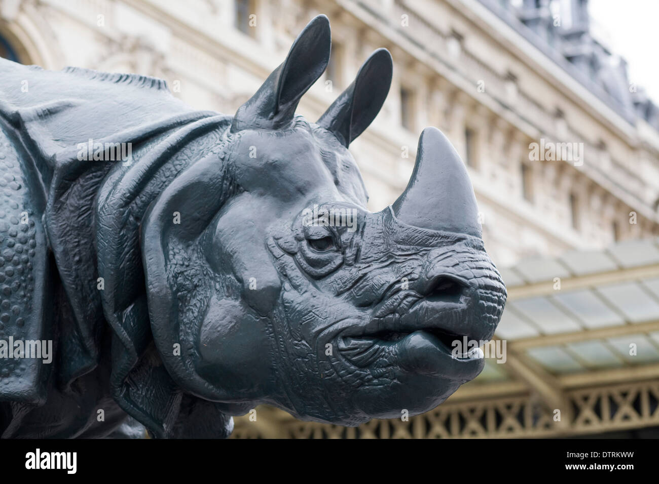 Nashorn-Statue außerhalb des Musee d ' Orsay, Paris, Frankreich Stockfoto