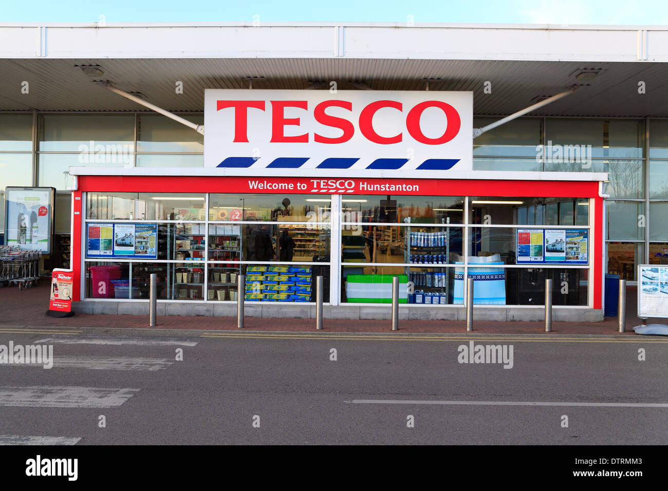 Tesco-Supermarkt, Hunstanton, Norfolk England UK britisches Englisch Supermärkte Logo logos Stockfoto