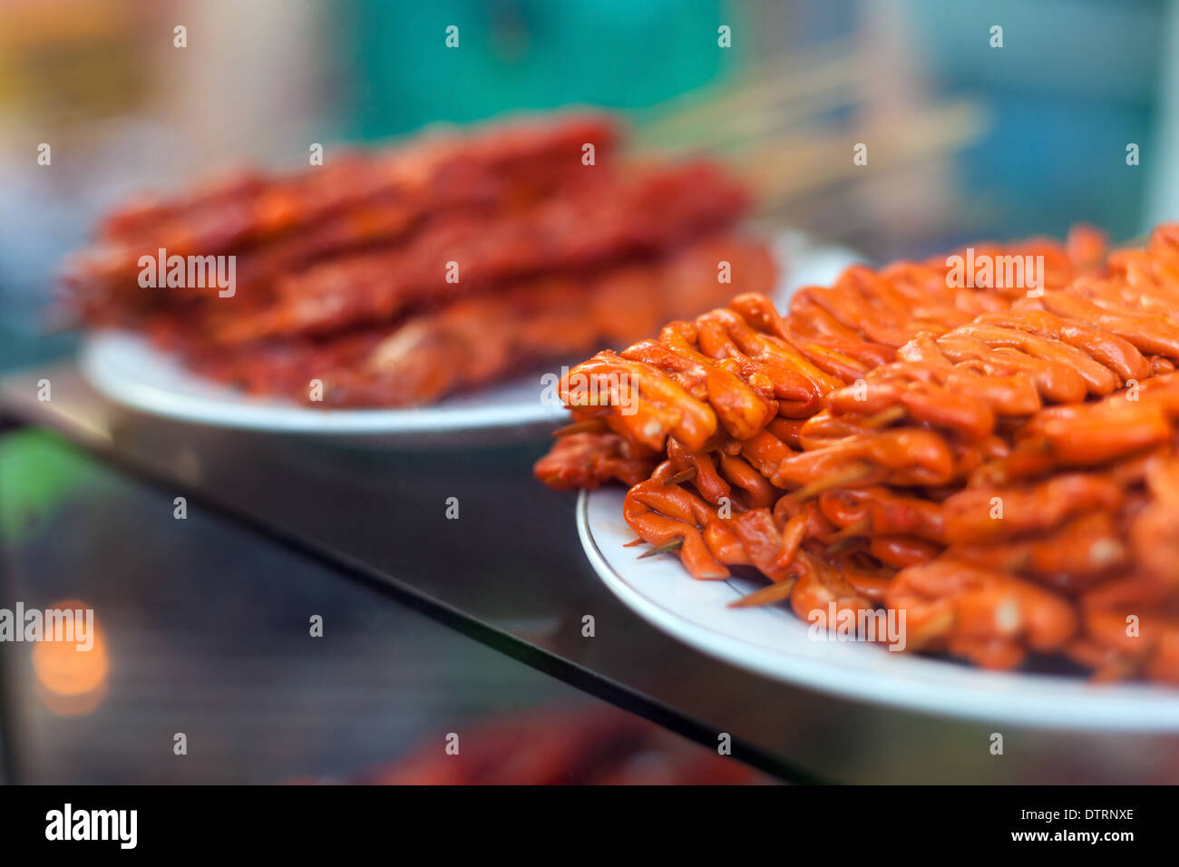 Huhn Darm, Schweineohren und Schweinedarm - Grill auf Stick, lokale Speisen in den Philippinen Stockfoto