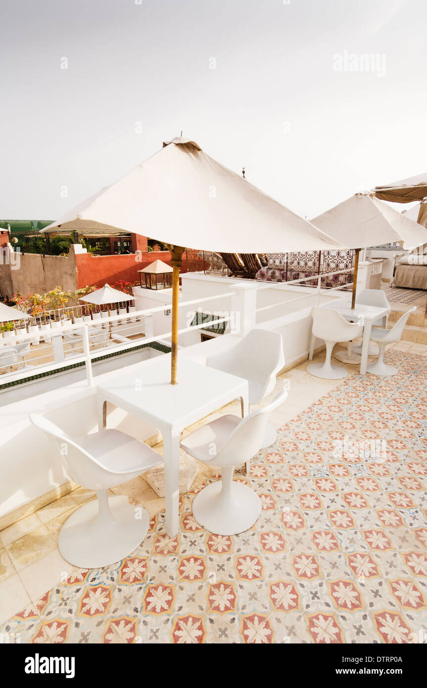 Die Dachterrasse des Hotel du Tresor Riad in Marrakesch, Marokko. Stockfoto