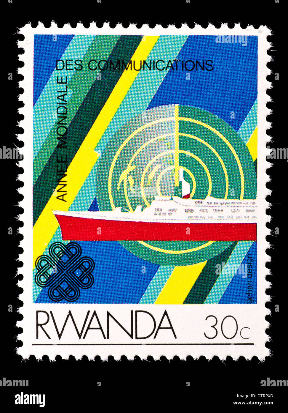 Briefmarke aus Ruanda, die Darstellung eines Ozeandampfers, ausgestellt für World Communications Jahr 1984. Stockfoto