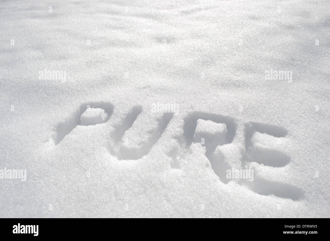 Pure geschrieben ist Schnee. Stockfoto