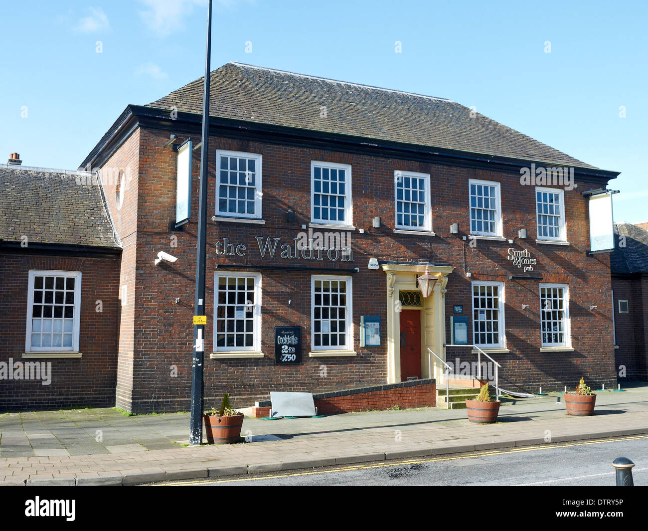 Geschlossen Bankrott Smith & Jones The Waldron Pub in Crewe Cheshire UK Stockfoto