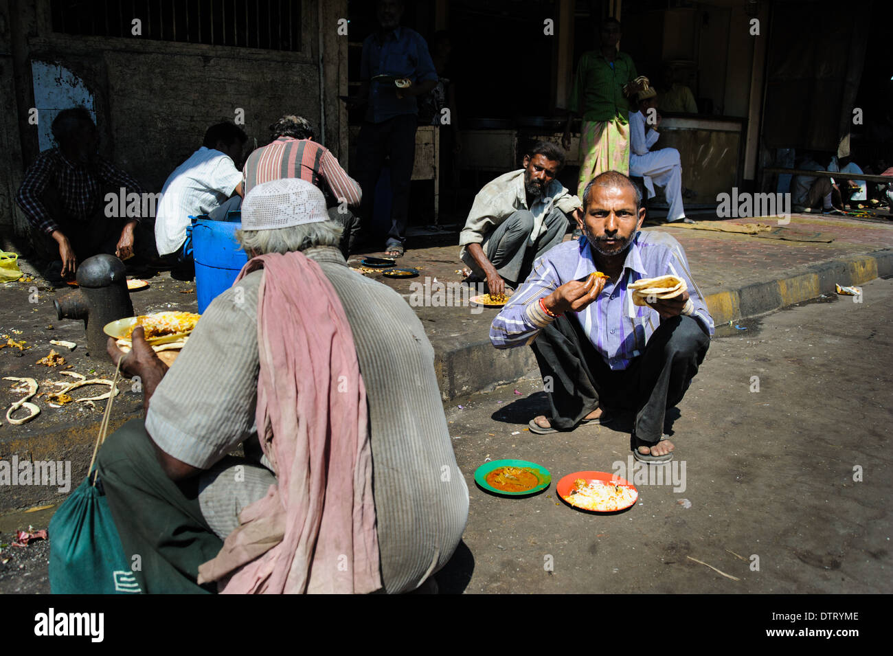 Restaurant, die Ernährung der Armen und Hungernden in alten Mumbai spezialisiert.  Diejenigen, die es sich leisten können spenden Geld, um die Hungrigen zu Speisen Stockfoto