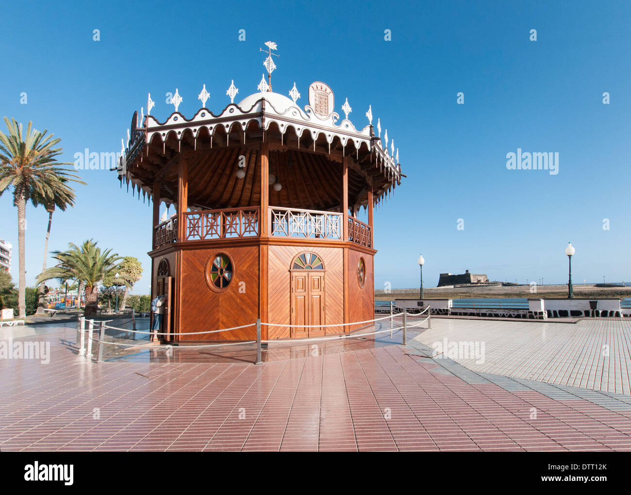 Spanien, Lanzarote, Arrecife: Quiosco De La Música (Musik-Kiosk) Musikpavillon an der Küste auch eine Touristeninformation. Stockfoto