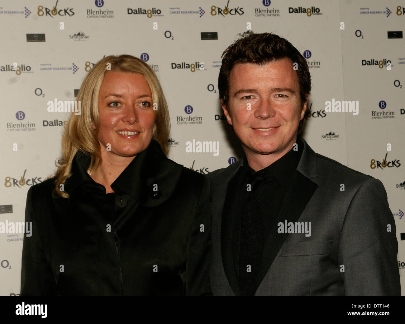 Pop-Sängerin Rick Astley und Frau Lene an der Cancer Research Charity-Veranstaltung in London Stockfoto