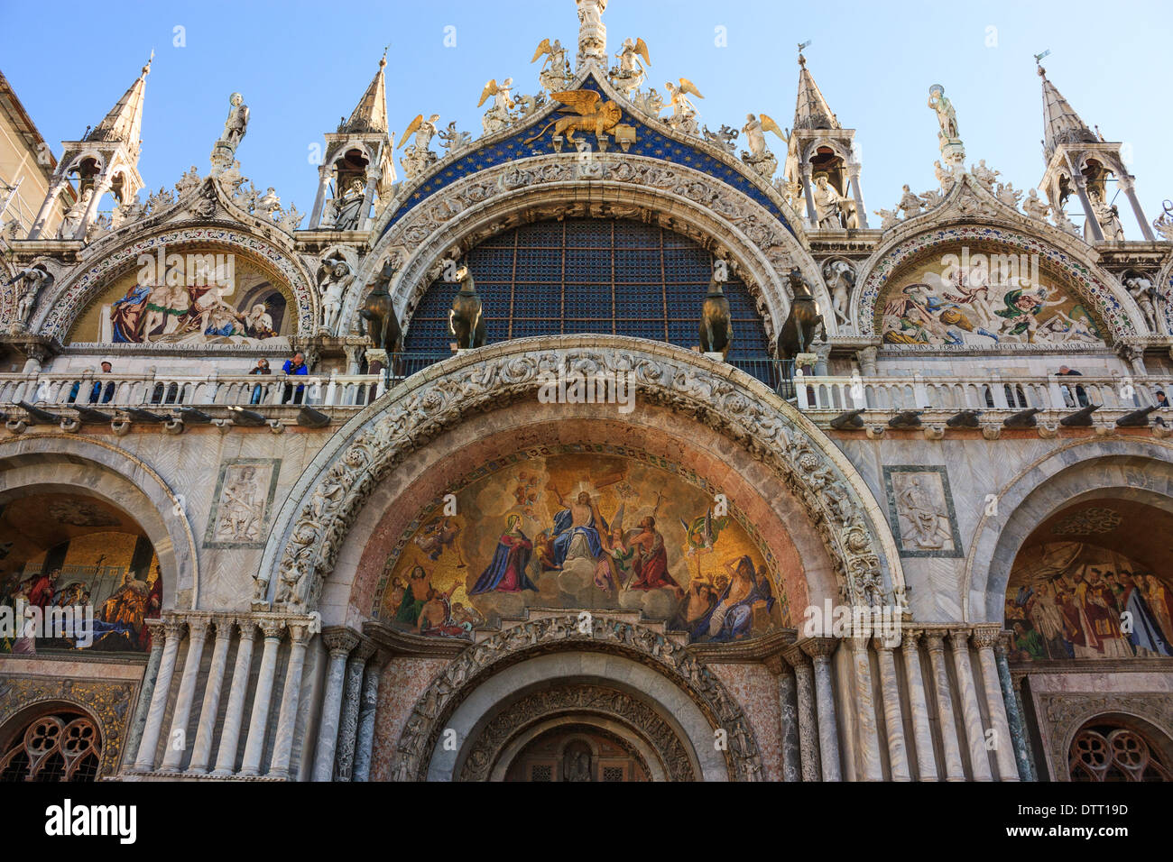 Mosaik und Malerei. Vordere Klappe. Basilika San Marco. Architektonische Details. Venedig. Veneto. Italien Stockfoto