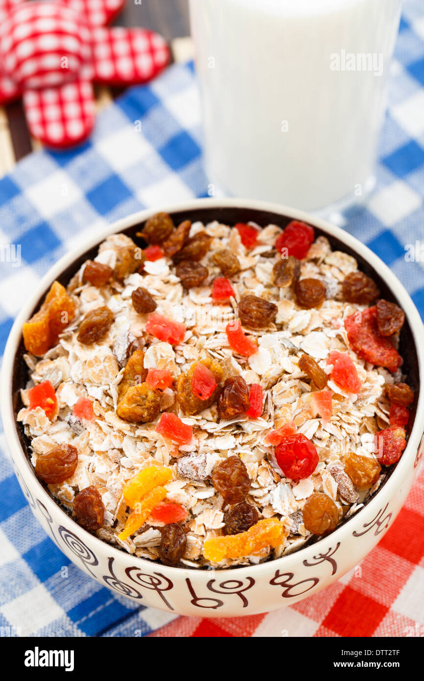 Müsli mit getrockneten Früchten Stockfoto