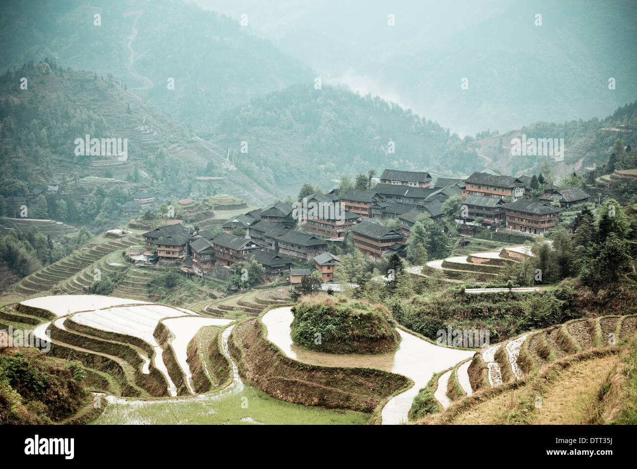 chinesische Terrassen und ethnische Minderheit Dorf Stockfoto