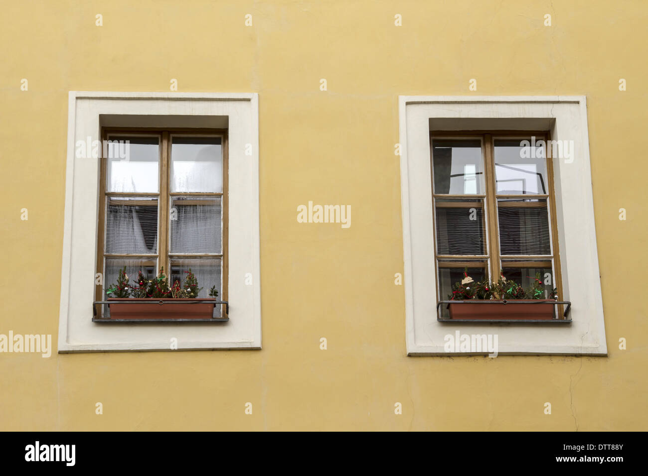 Fenster an der Wand Stockfoto