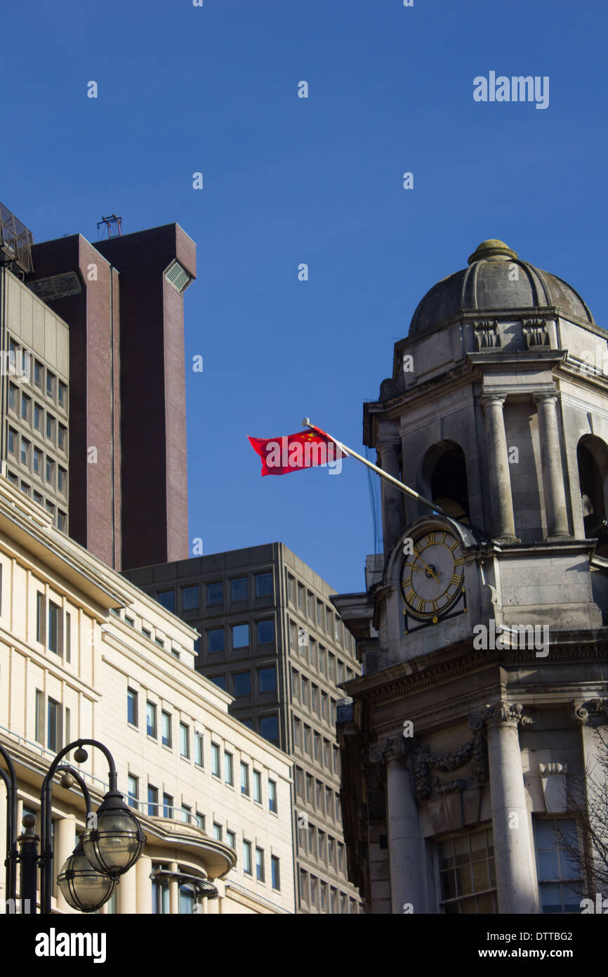 chinesische Investitionen in Birmingham chinesische Flagge fliegt fliegenden 130 Colmore Row Birmingham West Midlands England Großbritannien Stockfoto