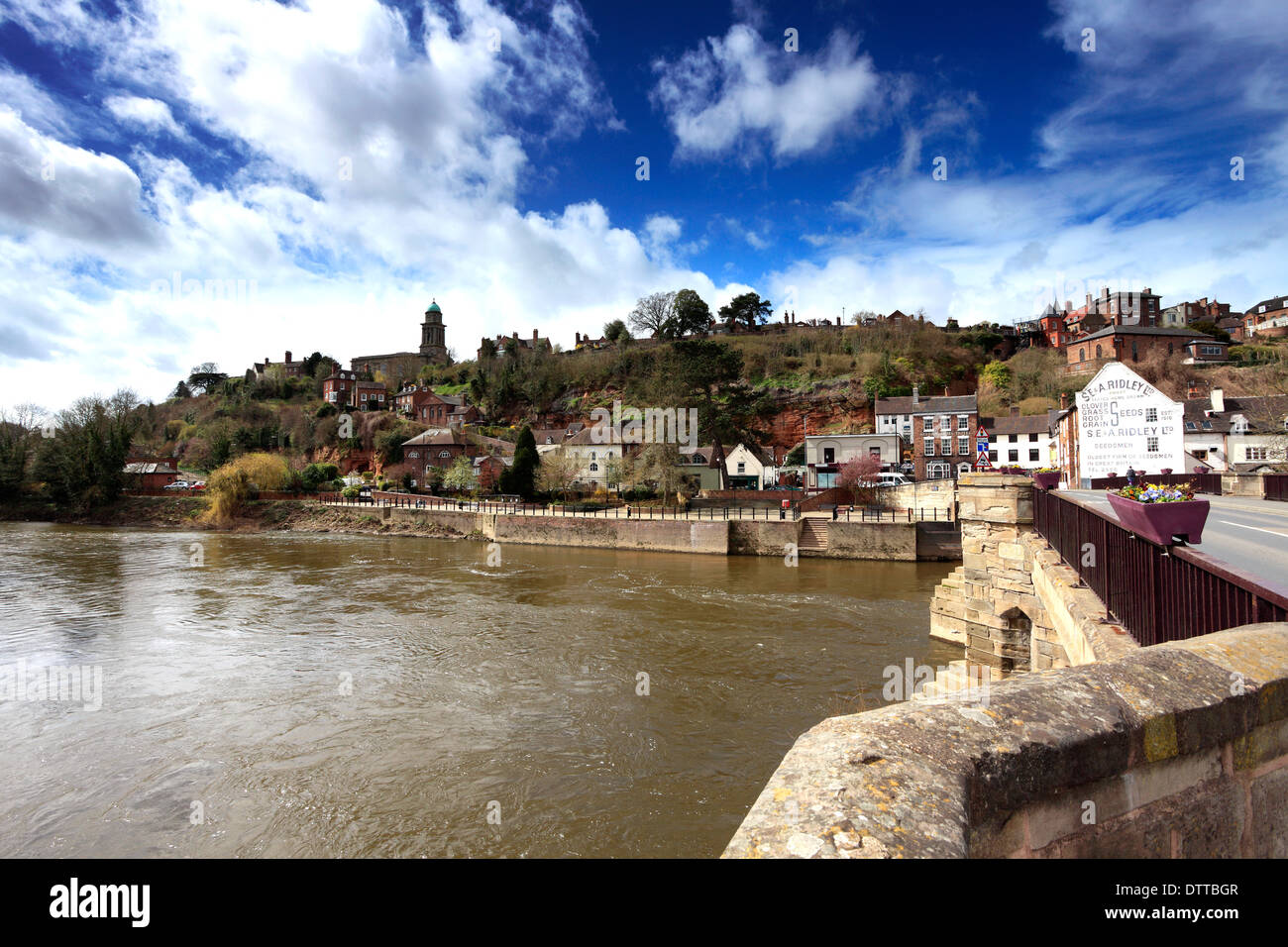 Fluss Severn und den Stein gebaut Straßenbrücke, Bridgnorth Stadt, Grafschaft Shropshire, England Stockfoto