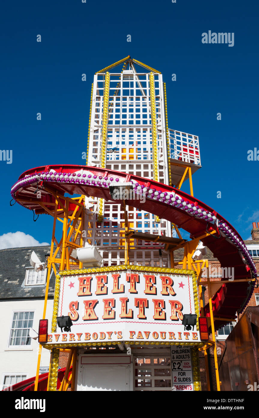 Helter Skelter Kirmes Fahrt. Stockfoto