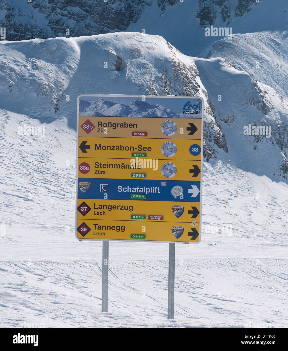 Ski-Abfahrt Zeichen an der Spitze der Rufikopf Seilbahn in Lech Österreich zu Beginn des Skizirkus der weiße Ring Stockfoto