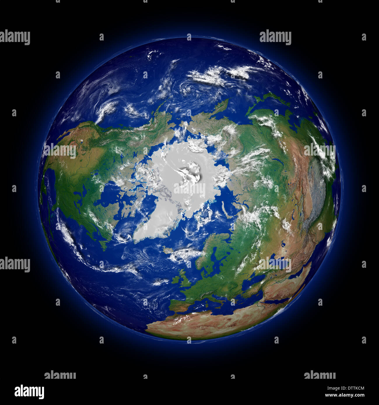 Nordhalbkugel der Erde von oben Nordpol auf schwarzem Hintergrund isoliert gesehen. Mit hohem Detailgrad Planetenoberfläche. Elemente des Bildes von der NASA eingerichtet. Stockfoto