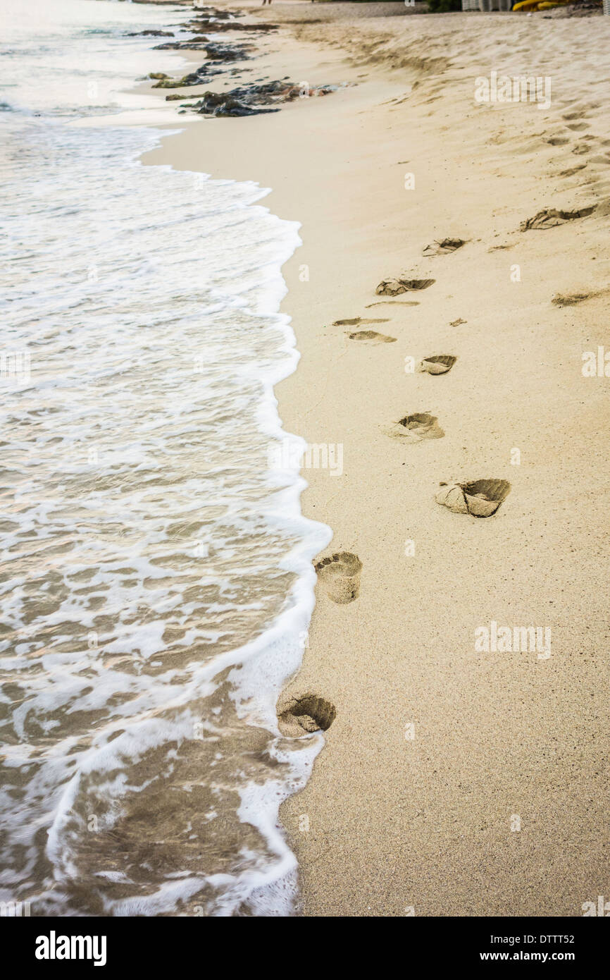 Menschliche Fußspuren im Sand am Strand von St. Croix, U.s. Virgin Islands Stockfoto