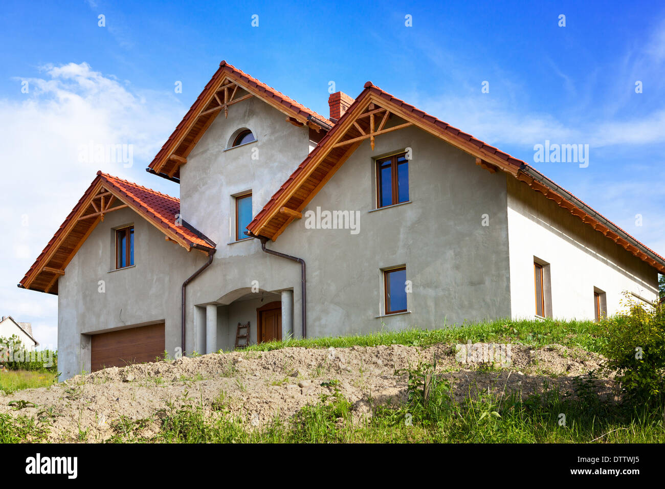 Neues Haus auf die Natur Stockfoto