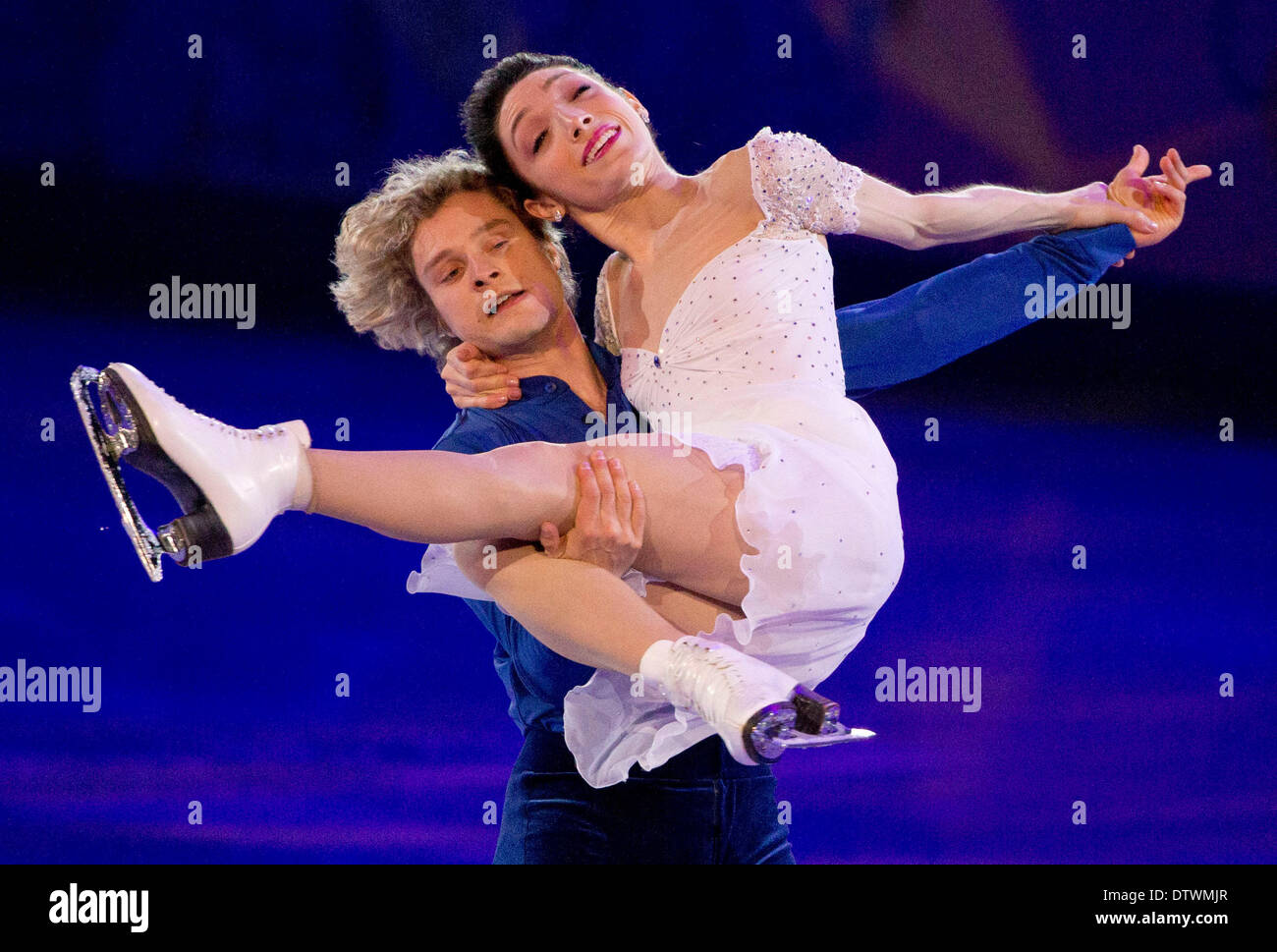 Sotschi, Russland. 22. Februar 2014. MERYL DAVIS und CHARLIE WHITE der Vereinigten Staaten führen während der Eiskunstlauf-Gala-Ausstellung an der Sotschi Olympischen Winterspiele 2014 in Sotschi, Russland. © Paul Kitagaki Jr./ZUMAPRESS.com/Alamy Live-Nachrichten Stockfoto