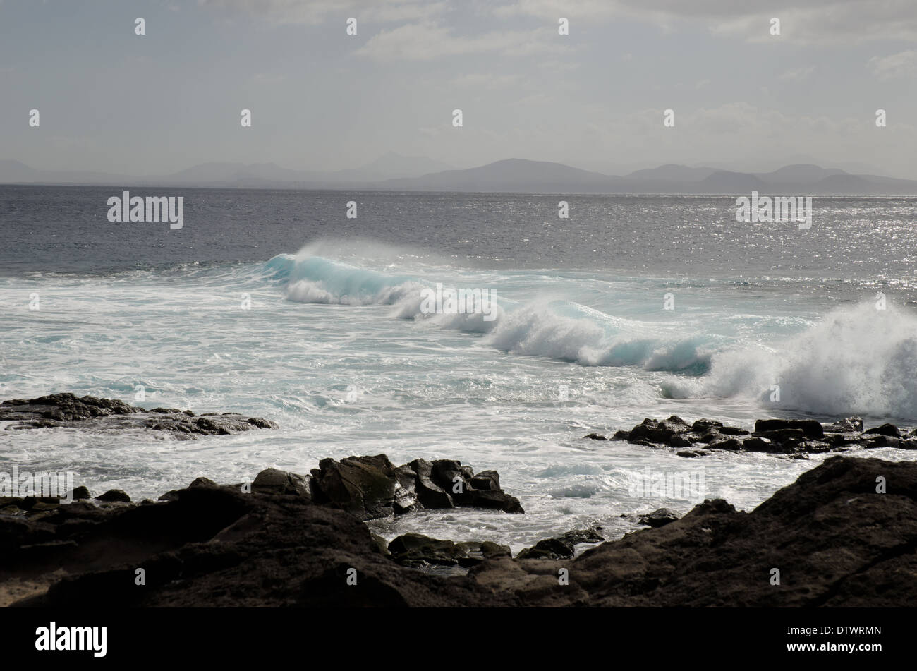 Große Welle auf Lanzarote Kanarische Inseln Stockfoto