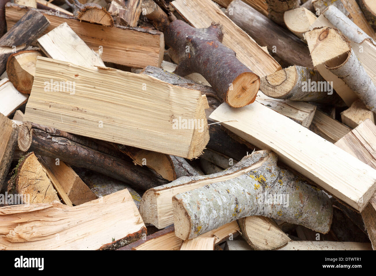 ein Haufen von Scheitholz Stockfoto