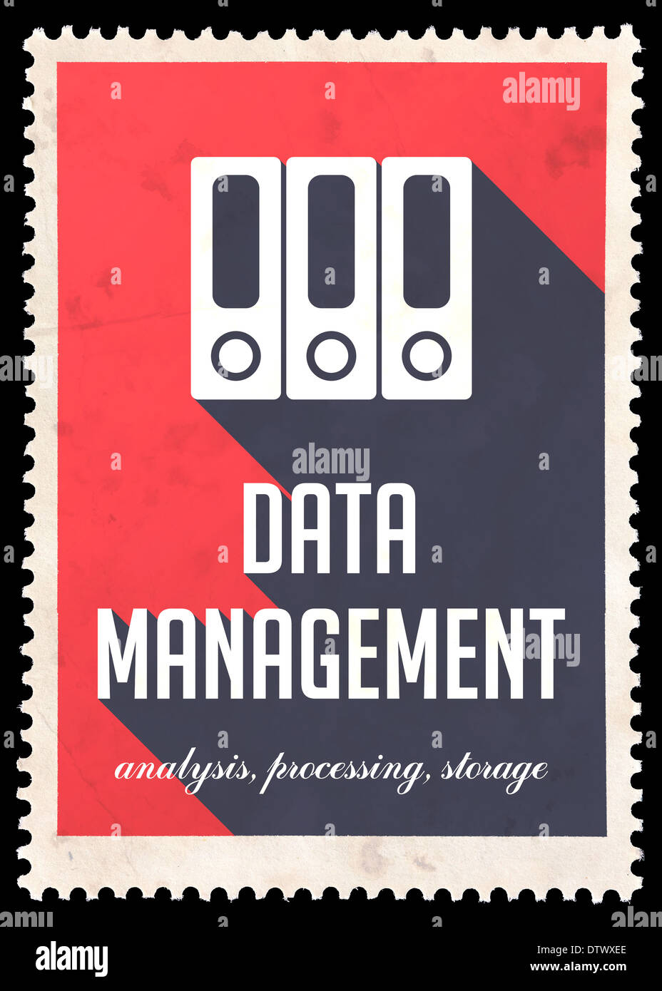 Datenverwaltung auf rotem Grund. Vintage-Konzept im Flat Design mit langen Schatten. Stockfoto