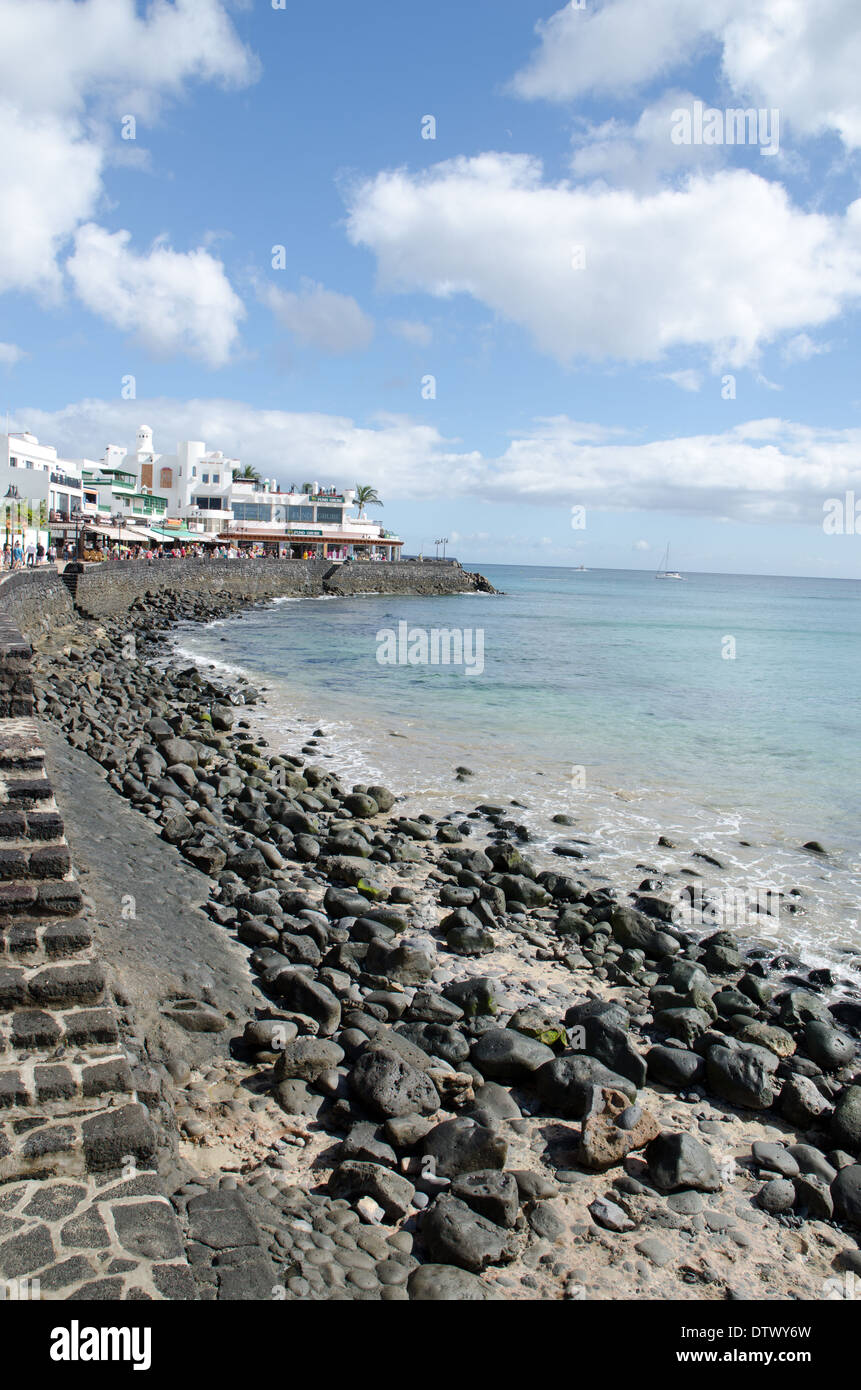 Blick auf den Strand Playa Blanca im Süden von Lanzarote Kanaren Stockfoto
