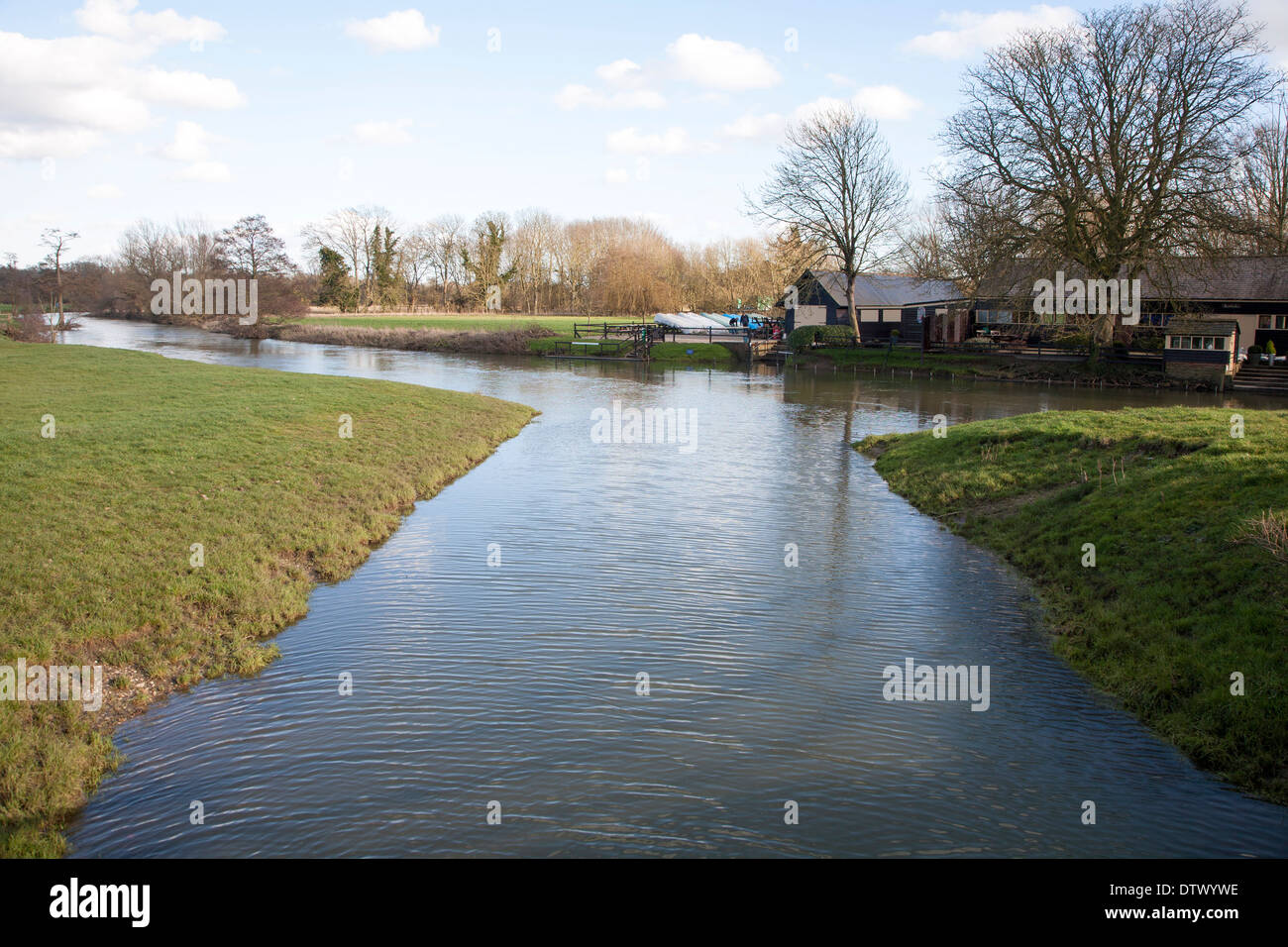 Ein Nebenfluss der Fluss Stour bei ein Zusammenfluss von Gewässern in Dedham, Essex, England Stockfoto