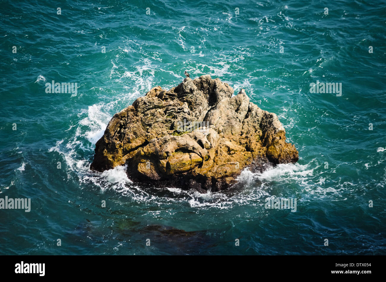 Felsen im Meer Stockfoto